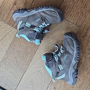 Keen 8c hiking boots